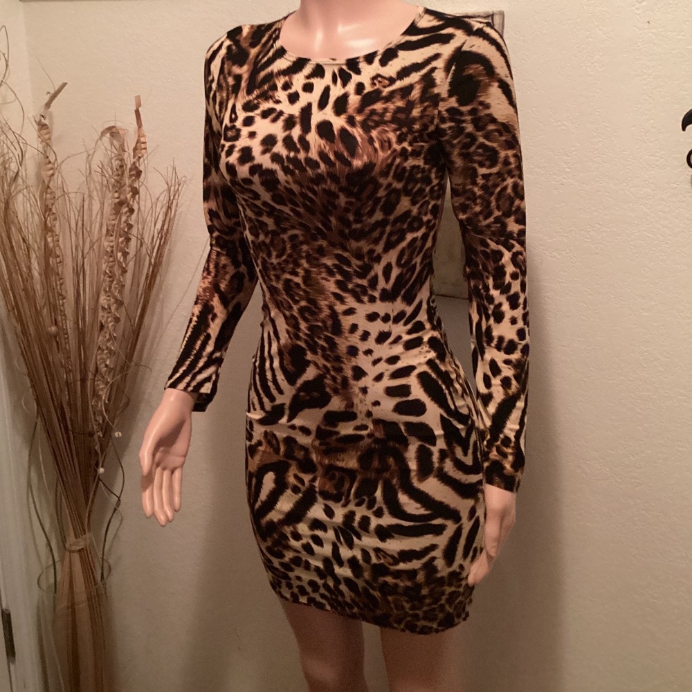 FASHION LOVE  small animal print mini dress.